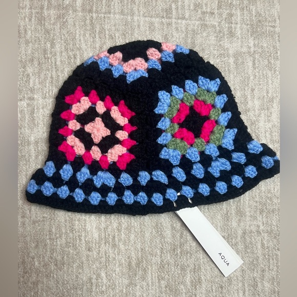 Acqua Granny square Crochet chunky knit Bucket Hat black pink blue NWT - Picture 3 of 3